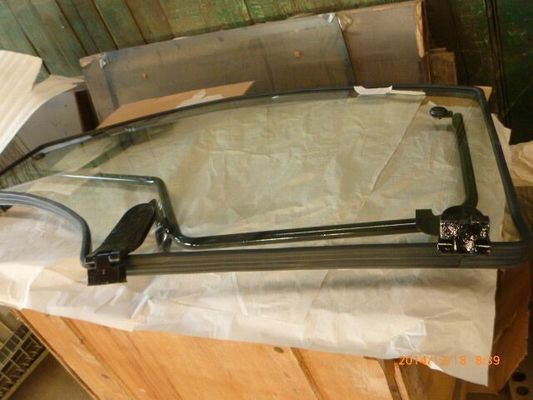 ISO YTO X1204 Tractor Door Glass 4WD Drive Tractor Engine Parts