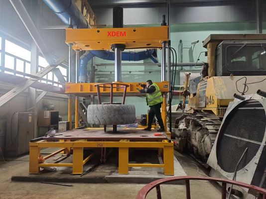 XDEM 260T Madencilik için Hidrolik Lastik Pressi OTR Lastikler Madencilik Kamyonları Lastikler 23.5R25 29.5R25 35/65R35 45/68R45