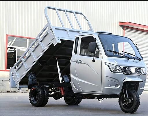 300cc benzinli motorlu, 1500 kg yük kapasiteli ve su soğutmalı motora sahip üç tekerlekli kargo scooter