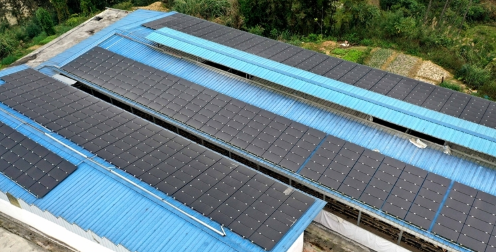 Galvanize Çerçeve Tam Güneş Enerjisi Sistemi 300W-20KW Yüksek verimlilik 15%-22% Ev ve Çiftlik Enerji Tedarikçiliği için Şebeke dışı Fotovoltaik Ekipman