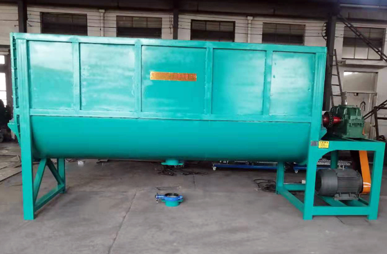 Yatay Anti-korozyon Hayvan Beslenme Karıştırıcısı Güvenli yuvarlak kenarlı düşük bakımlı çiftlik beslenme karıştırma makinesi